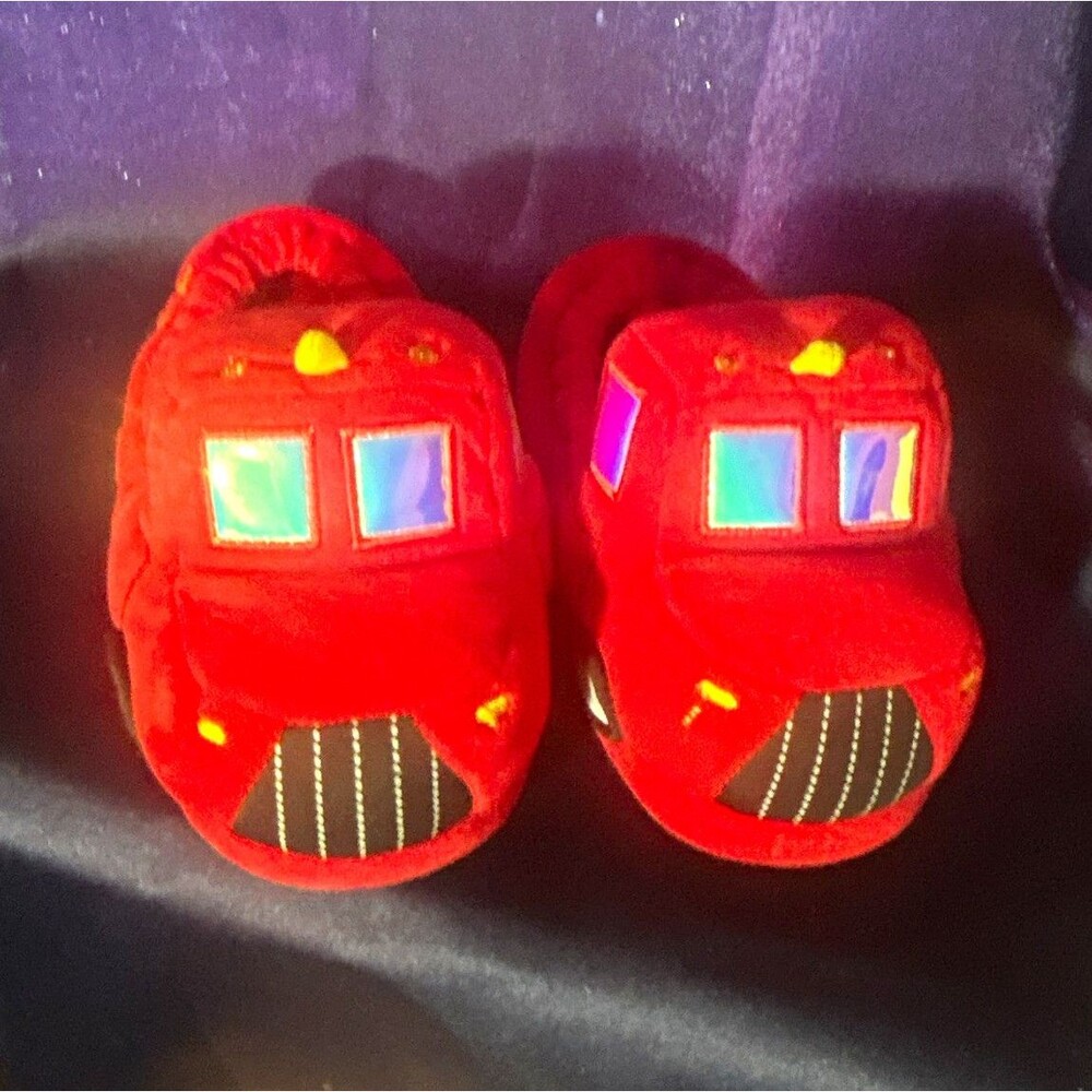 Robeez Light Up Fire Truck Slippers Boys Size 13 1 Kids Red Slip On Soft Sole